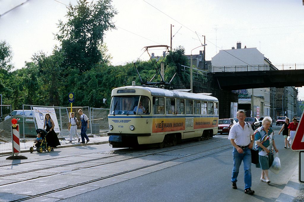 Lößnig von oben  Leipzig-Lößnig mit Stauteich und Rundling